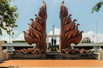 Monumen Tugu Pahlawan dan Museum Sepuluh Nopember Surabaya